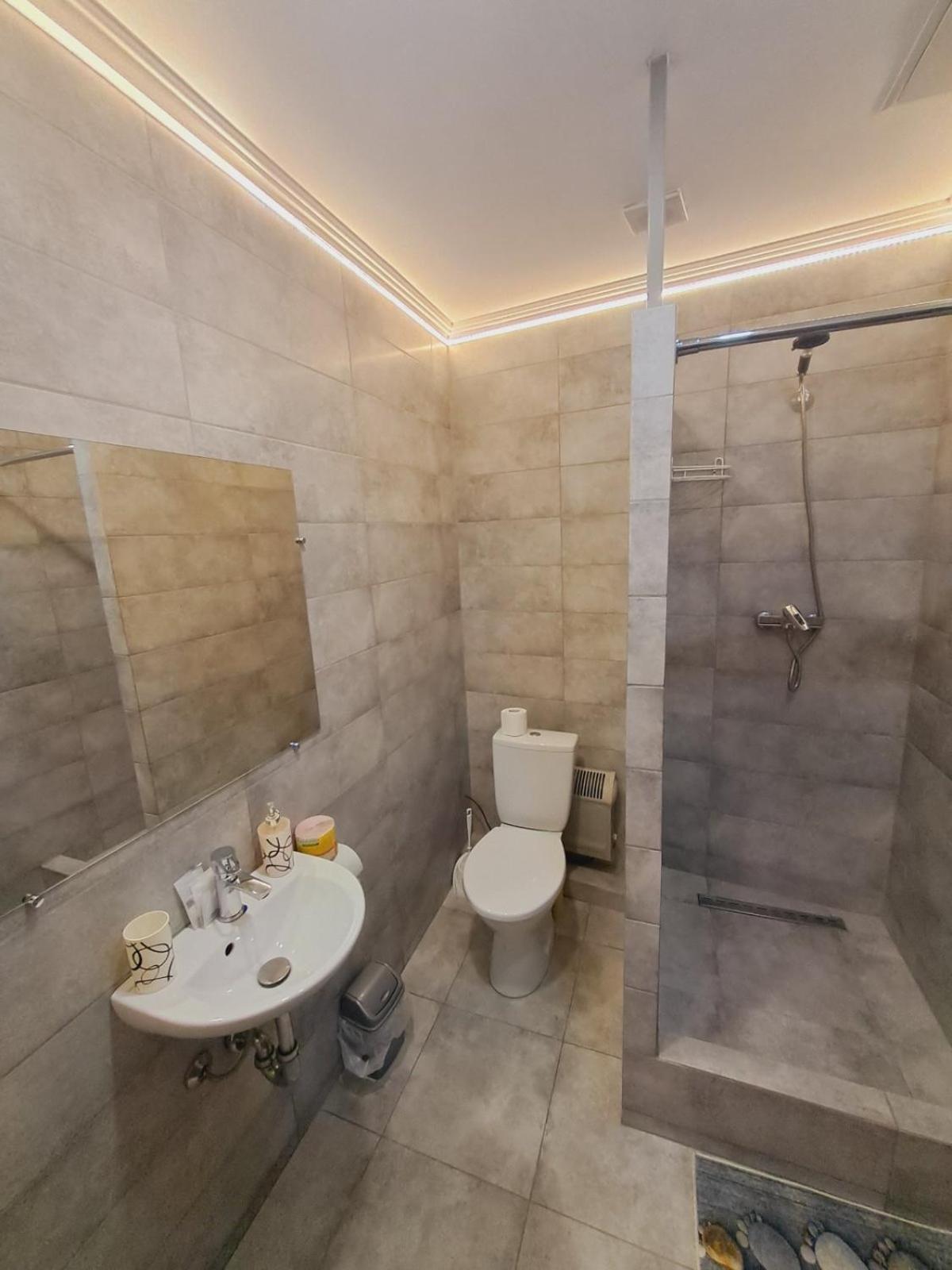 New Modern In The Center Apartment